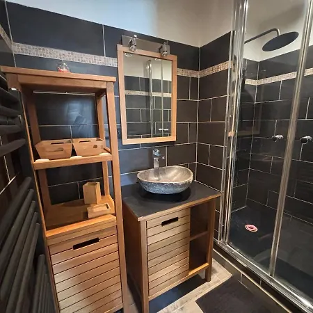 En Rez-de-jardin Avec Terrasse Privative